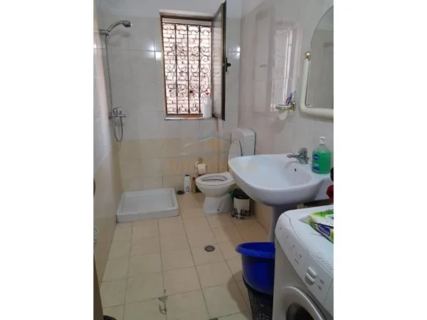 Tirane, jepet me qera apartament 2+1 Kati 3, 65 m² 500 € (Rruga Hoxha Tahsim)