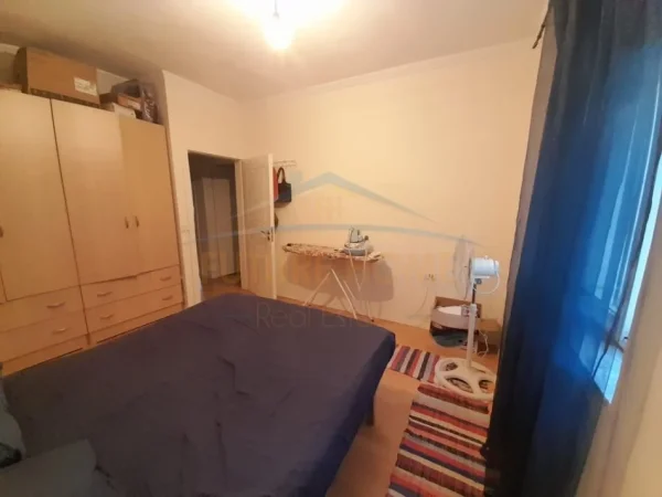 Tirane, jepet me qera apartament 2+1 Kati 3, 65 m² 500 € (Rruga Hoxha Tahsim)