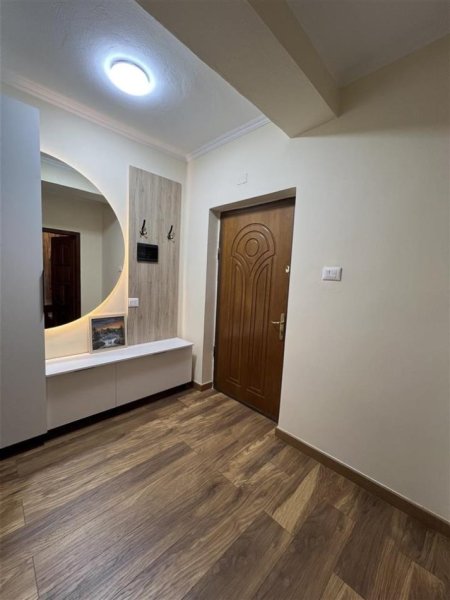 Tirane, jepet me qera apartament 1+1+Ballkon Kati 1, 65 m² 600 € (rruga Vllazen Huta)