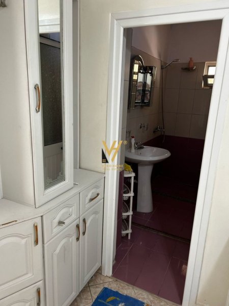 Tirane, jepet me qera apartament 2+1+Ballkon Kati 6, 74 m² 420 € (LAPRAKE)