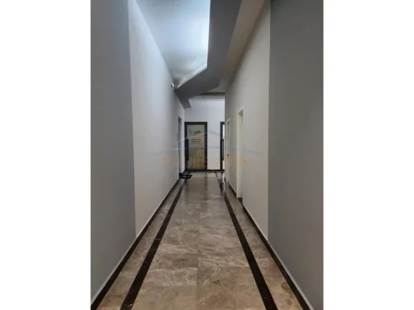 Tirane, jepet me qera zyre Kati 2, 40 m² 450 € (Myslym Shyri)