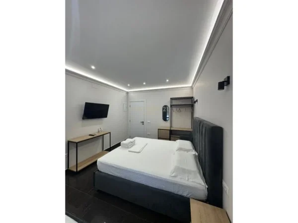 Tirane, jepen me qera 3 garsonier Kati 2, 100 m² 900 € (Siri Kodra)
