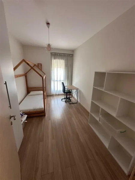 Tirane, jepet me qera apartament 2+1+Ballkon Kati 4, 100 m² 800 € (ZOGU I ZI)