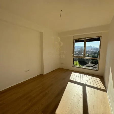 Tirane, shitet apartament 3+1+Ballkon Kati 5, 150 m² 250.000 € (Ish Fusha e Aviacionit)
