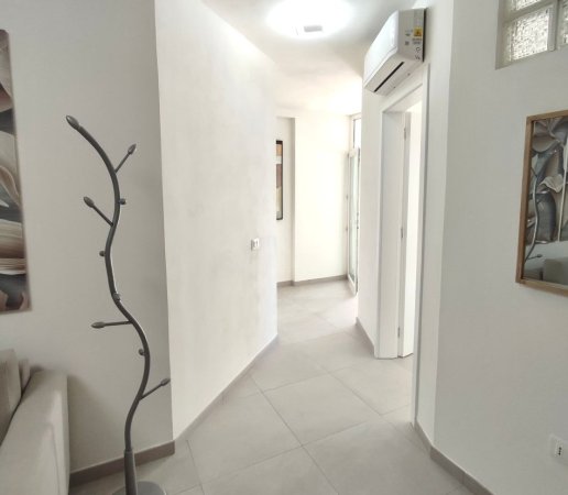 *Jepet me Qera: Per Banim ose Zyre (📍Grepi i Art - Ish Ekspozita) - Sp.90m² || Kt.4 - 590€/ Muaj*