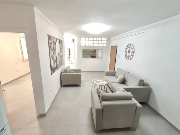 *Jepet me Qera: Per Banim ose Zyre (📍Grepi i Art - Ish Ekspozita) - Sp.90m² || Kt.4 - 590€/ Muaj*