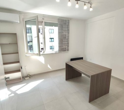 *Jepet me Qera: Per Banim ose Zyre (📍Grepi i Art - Ish Ekspozita) - Sp.90m² || Kt.4 - 590€/ Muaj*