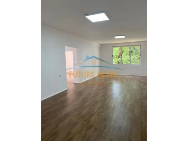 Tirane, jepet me qera zyre Kati 2, 140 m² 680 € (Rruga Elbasanit)