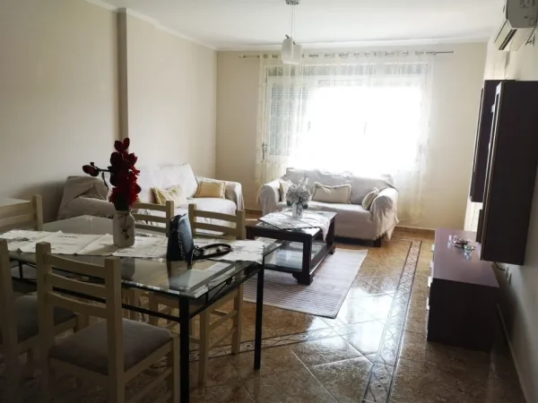 Tirane, jepet me qera apartament 2+1+Ballkon Kati 2, 100 m² 500 € (Liqeni i Thate Kapiten Mirzot)