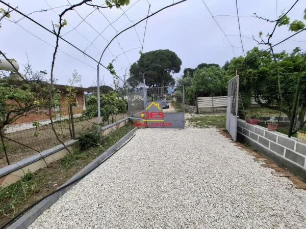 Vlore, jepet me qera shtepi 2+1+Ballkon Kati 0, 89 m² 350 € (Rr Sazani, Vlorë)