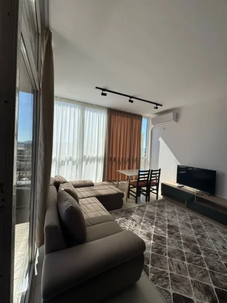 Tirane, jepet me qera apartament 1+1+Aneks+Ballkon Kati 6, 60 m² 550 € (bulevardi i ri)