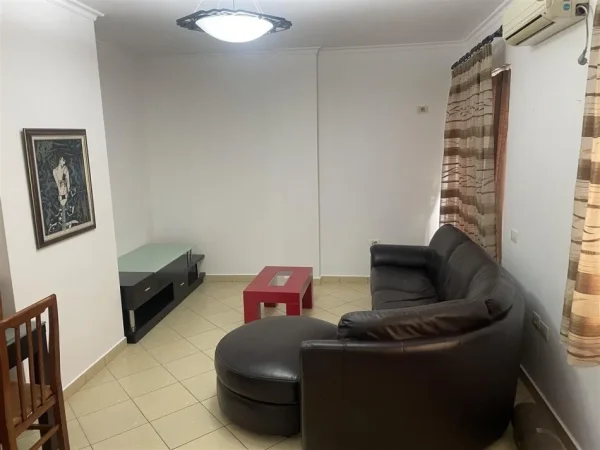Tirane, jepet me qera apartament 2+1 Kati 5, 107 m² 500 € (shkolla e bashkuar)
