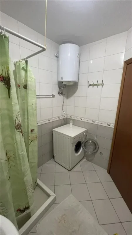 Tirane, jepet me qera apartament 2+1 Kati 5, 107 m² 500 € (shkolla e bashkuar)