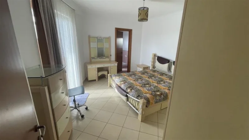 Tirane, jepet me qera apartament 2+1 Kati 5, 107 m² 500 € (shkolla e bashkuar)