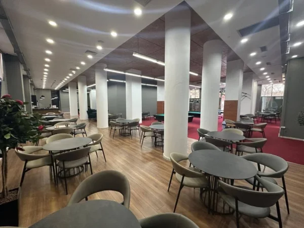 Kavaje, shitet dyqan Kati 1, 1.212 m² 460.000 € (Shëtitorja Kavaljoni,Kavaje)