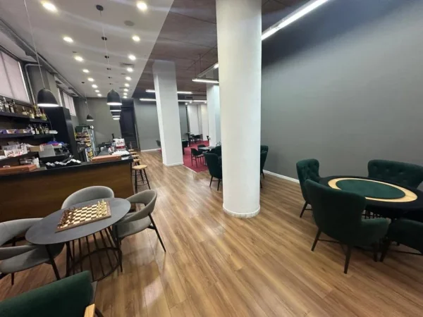 Kavaje, shitet dyqan Kati 1, 1.212 m² 460.000 € (Shëtitorja Kavaljoni,Kavaje)