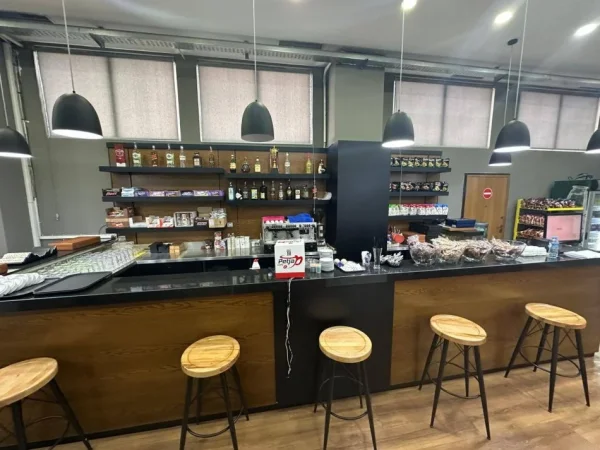 Kavaje, shitet dyqan Kati 1, 1.212 m² 460.000 € (Shëtitorja Kavaljoni,Kavaje)