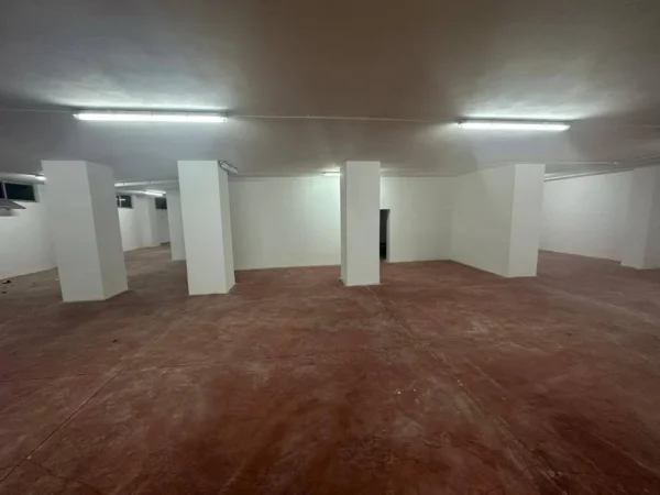 Kavaje, shitet dyqan Kati 1, 1.212 m² 460.000 € (Shëtitorja Kavaljoni,Kavaje)