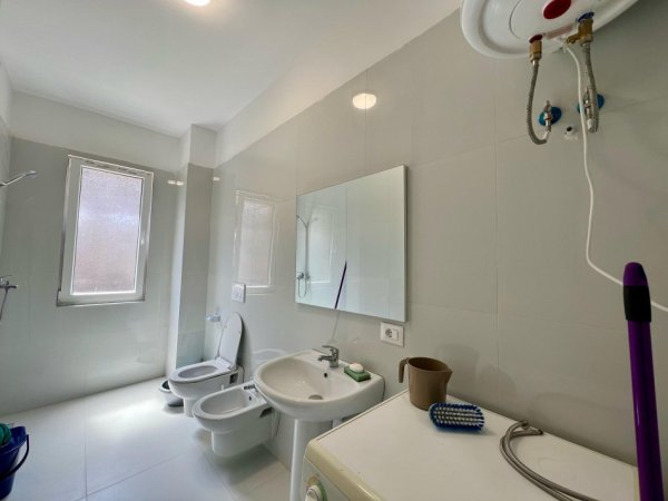 Tirane, jepet me qera apartament 2+1+Ballkon Kati 1, 93 m² 400 € (Paskuqan)