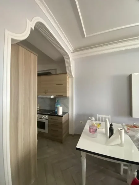 Tirane, jepet me qera apartament 1+1+Ballkon Kati 8, 65 m² 500 € (Teodor keko)