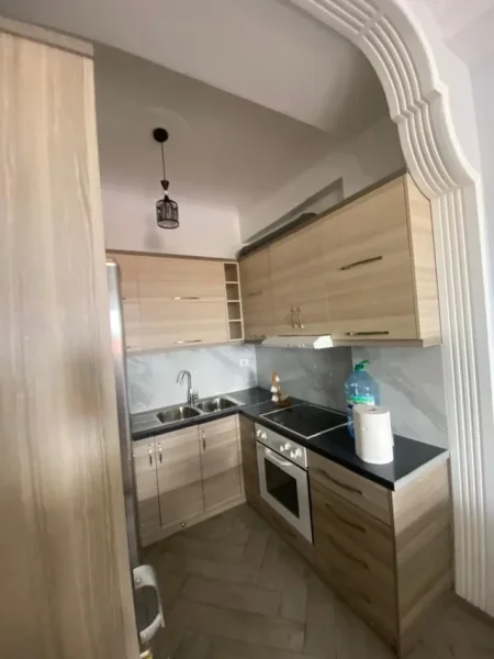 Tirane, jepet me qera apartament 1+1+Ballkon Kati 8, 65 m² 500 € (Teodor keko)