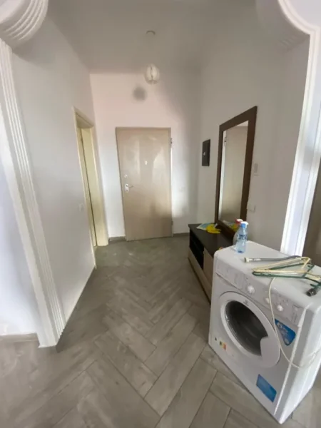 Tirane, jepet me qera apartament 1+1+Ballkon Kati 8, 65 m² 500 € (Teodor keko)