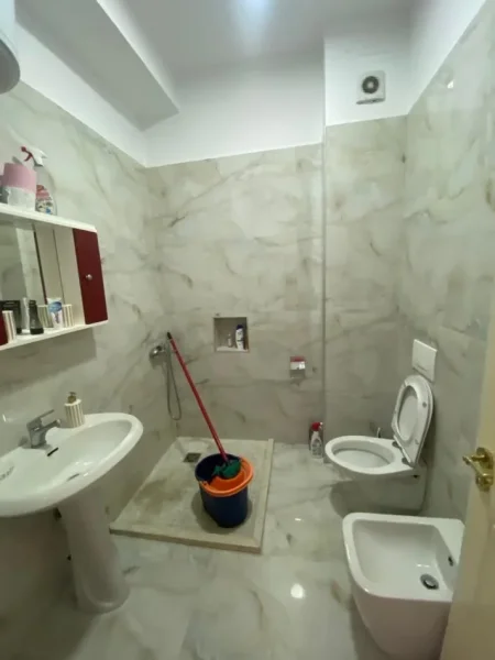 Tirane, jepet me qera apartament 1+1+Ballkon Kati 8, 65 m² 500 € (Teodor keko)