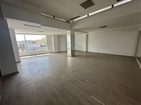 Qera, Ambiente per zyra, Rruga Xhanfize Keko, Xhamllik. AREA52237