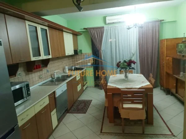Tirane, jepet me qera apartament 2+1 Kati 2, 110 m² 500 € (Pranë Muzeut te Shkencave)