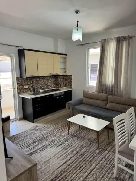 Tirane, jepet me qera 1+1 Kati 1, 75 m² 500 € (5 Maji)