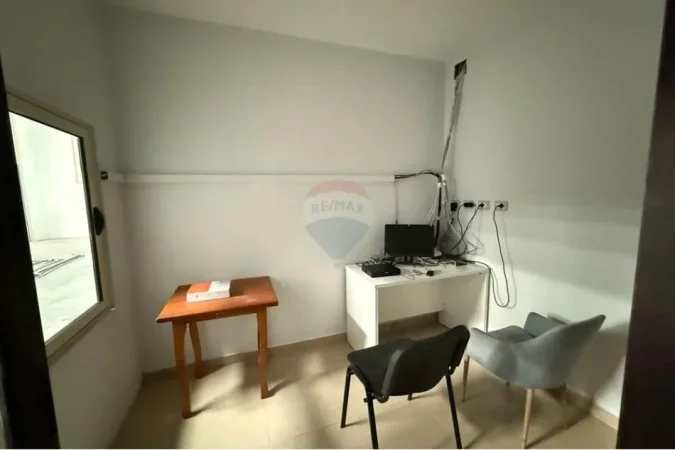 Tirane, jepet me qera ambjent biznesi Kati 0, 1.000 m² 3.500 € (Prrush prane kombinatit)