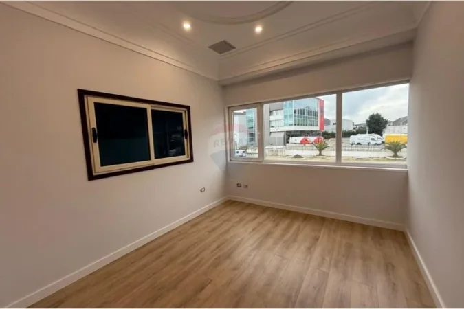 Tirane, jepet me qera ambjent biznesi Kati 0, 1.000 m² 3.500 € (Prrush prane kombinatit)