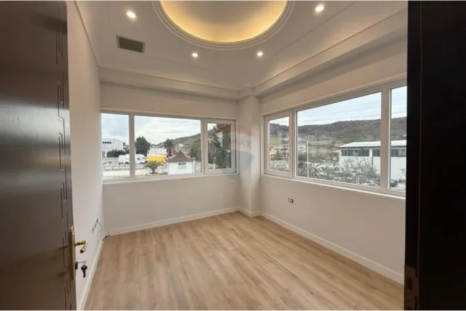 Tirane, jepet me qera ambjent biznesi Kati 0, 1.000 m² 3.500 € (Prrush prane kombinatit)
