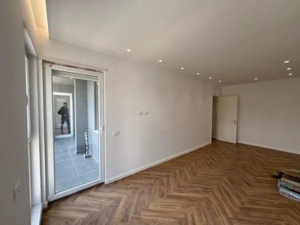 Tirane, shitet apartament 2+1 Kati 3, 97 m² 128.000 € (univers city residence)