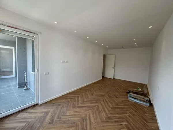 Tirane, shitet apartament 2+1 Kati 3, 97 m² 128.000 € (univers city residence)