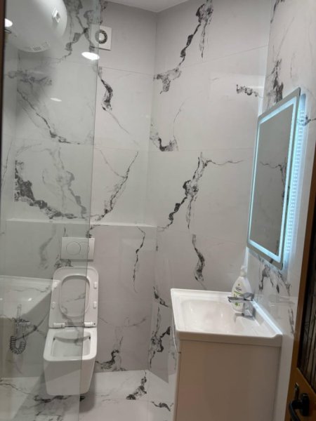 Tirane, jepet me qera apartament 1+1 Kati 1, 67 m² (Kopshti Botanik)