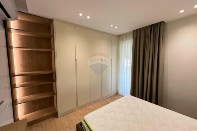 Tirane, jepet me qera apartament 1+1+Ballkon Kati 4, 70 m² 700 € (21 DHJETORI)