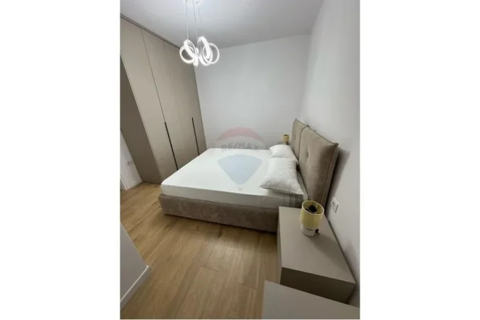 Tirane, jepet me qera apartament 2+1+Ballkon Kati 4, 90 m² 550 € (TIRANA GOLDEN PARK)