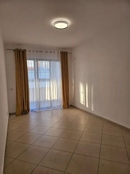Tirane, jepet me qera apartament 2+1+Ballkon Kati 7, 85 m² 400 € (Astir , prapa raifaissen bank)