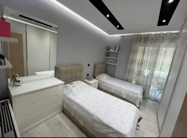 Tirane, jepet me qera apartament 2+1 Kati 2, 95 m² 800 € (rruga hamdi sina)