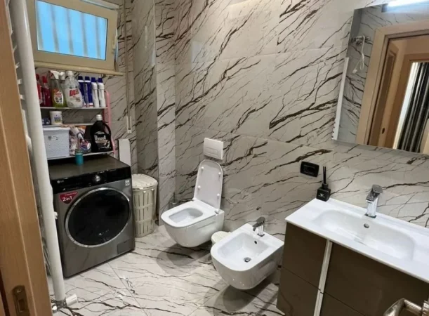 Tirane, jepet me qera apartament 2+1 Kati 2, 95 m² 800 € (rruga hamdi sina)