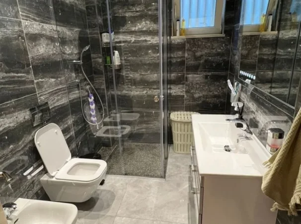 Tirane, jepet me qera apartament 2+1 Kati 2, 95 m² 800 € (rruga hamdi sina)