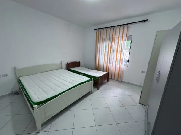 Tirane, jepet me qera apartament 1+1 Kati 1, 68 m² 300 € (ali demi)