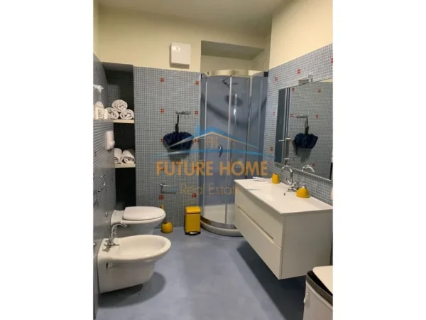 Tirane, jepet me qera zyre Kati 6, 195 m² 3.000 € (Rruga Sami Frasheri)