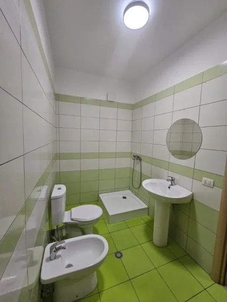 Tirane, jepet me qera apartament 2+1+Ballkon Kati 7, 110 m² 35.000 leke (BOSH ASTIR)