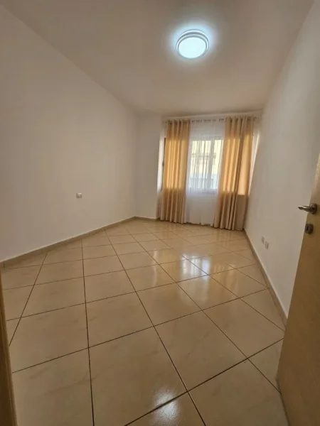 Tirane, jepet me qera apartament 2+1+Ballkon Kati 7, 110 m² 35.000 leke (BOSH ASTIR)