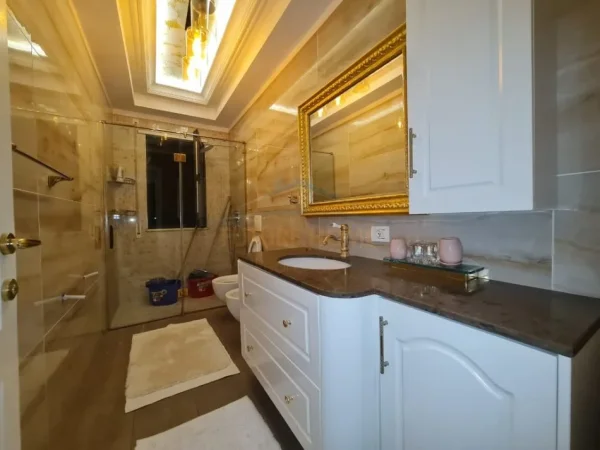 Tirane, jepet me qera apartament 2+1 Kati 4, 112 m² 1.000 € (Unaza e Re)