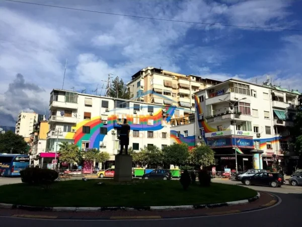 Tirane, jepet me qera zyre Kati 1, 340 m² 4.500 € (Sheshi Wilson)