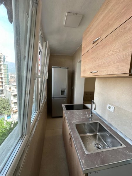 Tirane, jap me qera garsonier Kati 1, 32 m² 40.000 € (Zonja Curre)