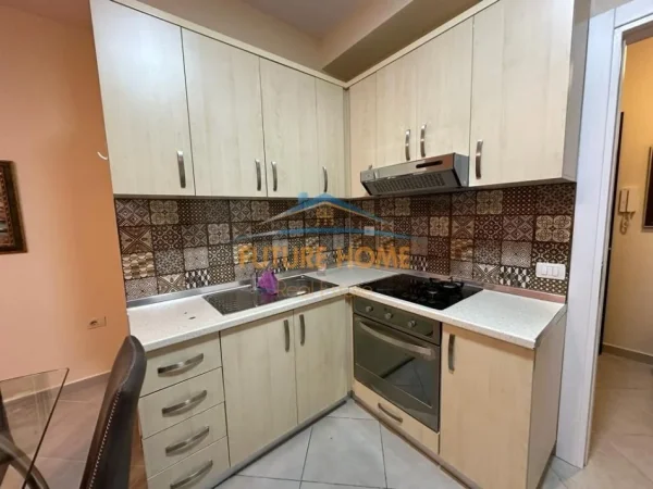 Tirane, jepet me qera apartament 2+1 Kati 3, 80 m² 560 € (Rruga Bill Klinton)